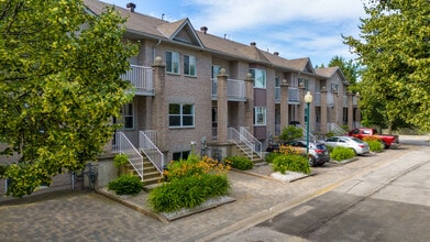 Veterans Terrace in Barrie, ON - Building Photo - Building Photo