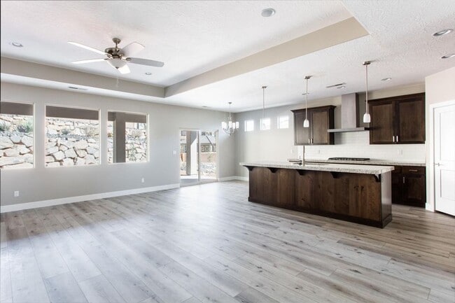 383 S Leoni Way in Washington, UT - Building Photo - Building Photo
