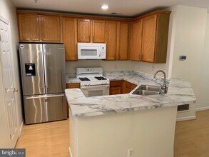 12731 Fair Crest Ct in Fairfax, VA - Building Photo - Building Photo