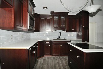 708 W Midway Dr in Euless, TX - Building Photo - Building Photo