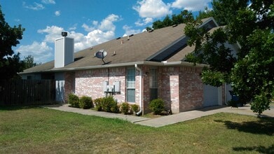 109 Axis Deer Trail in Hutto, TX - Building Photo - Building Photo