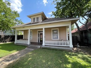 305 W 38th St in Austin, TX - Foto de edificio - Building Photo