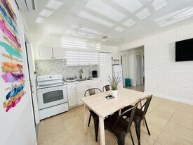 1639 Hayes Street in Hollywood, FL - Building Photo
