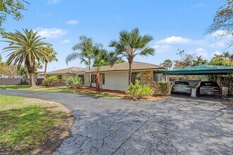 13621 SW 103rd Ave in Miami, FL - Building Photo - Building Photo