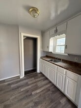 4066 Hinsdale Rd in South Euclid, OH - Building Photo - Building Photo