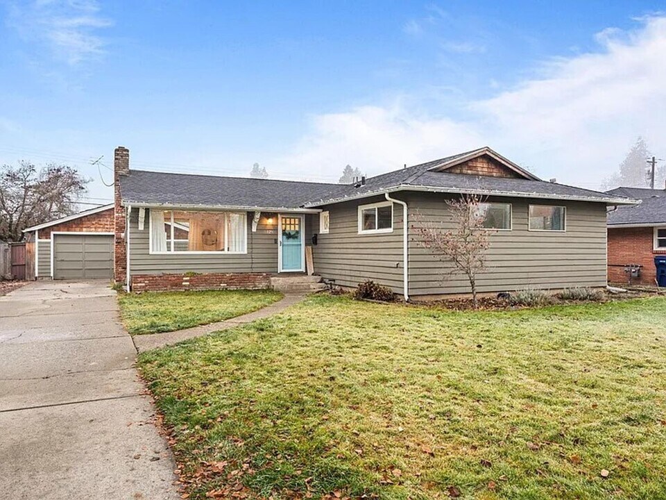129 W 39th Ave in Spokane, WA - Building Photo