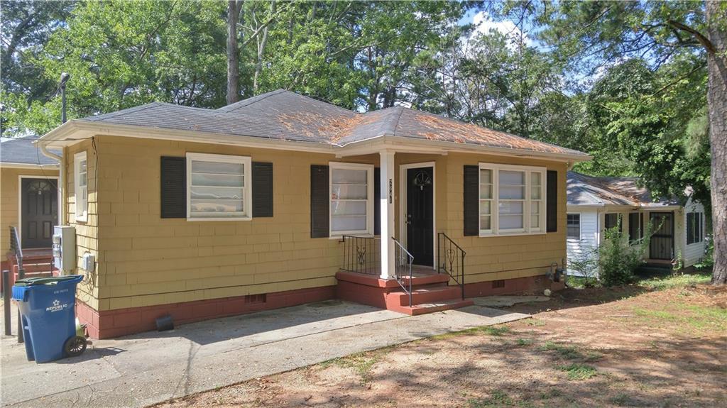 2641 Acadia St in East Point, GA - Building Photo