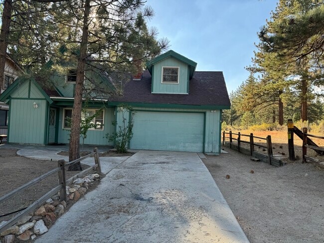1105 Mt Doble Dr in Big Bear, CA - Building Photo - Building Photo