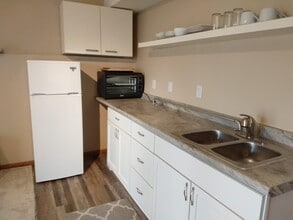 12536 Parkwood Dr in Burnsville, MN - Foto de edificio - Building Photo