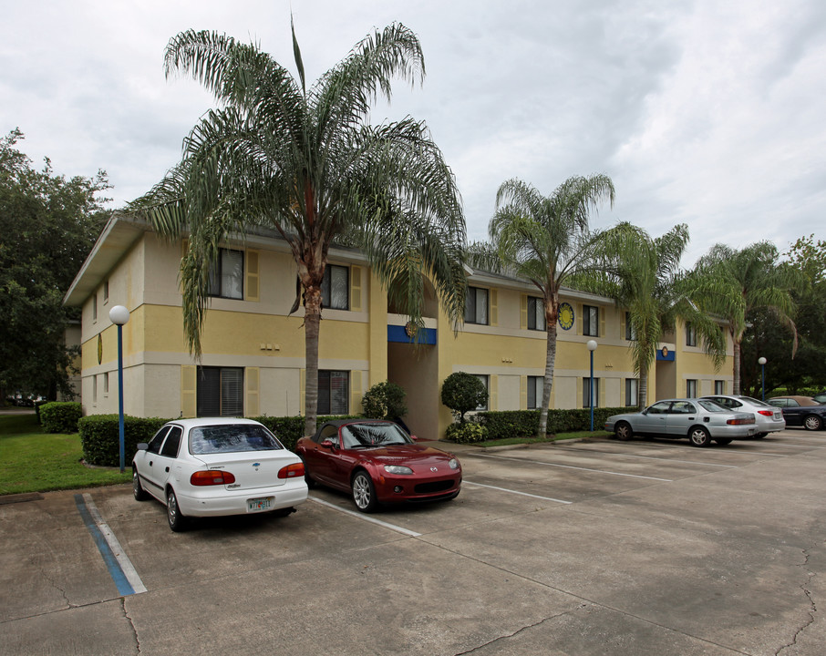 Villas du Soleil in Sanford, FL - Foto de edificio