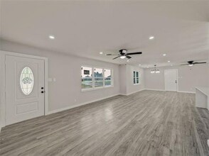 309 E Obuch St in Valley View, TX - Building Photo - Building Photo
