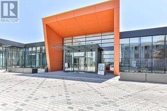 85-2085 McMahon Dr in Toronto, ON - Building Photo - Building Photo