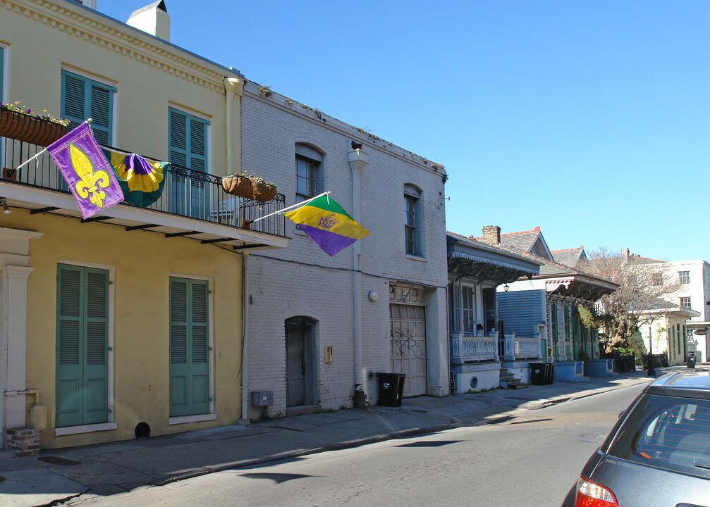 916 Dumaine St in New Orleans, LA - Foto de edificio