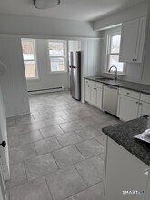 264 Broad St in Meriden, CT - Foto de edificio - Building Photo