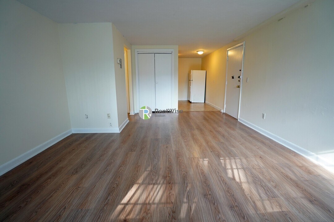90 Gardner St in Boston, MA - Building Photo