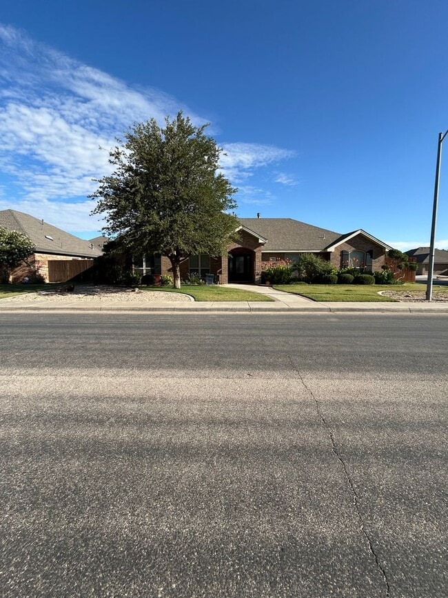 5900 Oak Creek Drive in Midland, TX - Building Photo - Building Photo
