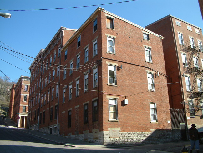 103 E Clifton Ave in Cincinnati, OH - Building Photo - Building Photo