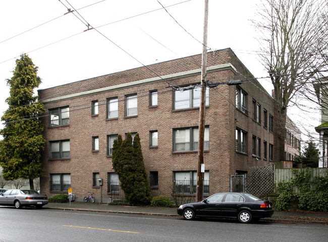 Penn Hall Apartments in Seattle, WA - Building Photo - Building Photo