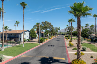 Vertical North Apartments in Tucson, AZ - Foto de edificio - Building Photo