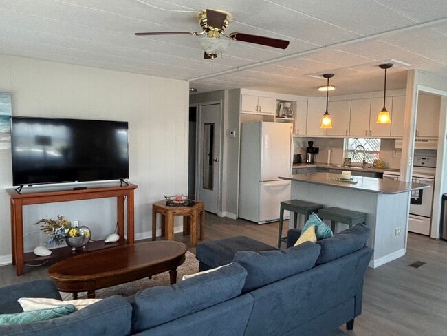 3126 Joline Dr in Sarasota, FL - Building Photo - Building Photo