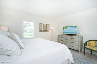2850 Gulf Shore Blvd N in Naples, FL - Building Photo - Building Photo