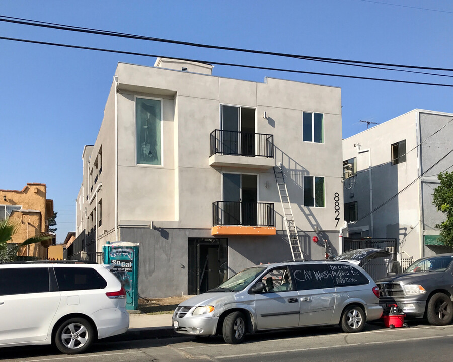 8827 Van Nuys Blvd in Panorama City, CA - Building Photo