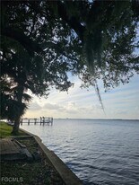 3933 E River Dr in Ft. Myers, FL - Building Photo