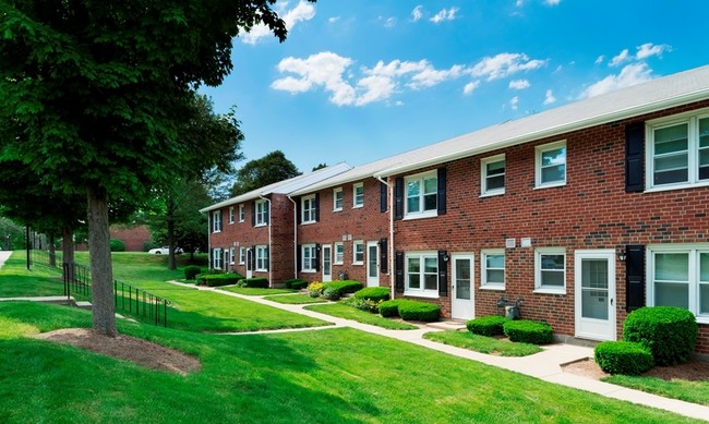 Greenwoods in Brockton, MA - Foto de edificio - Building Photo