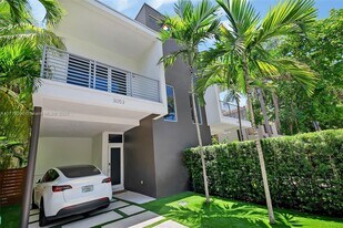 3053 Gifford Ln in Miami, FL - Building Photo