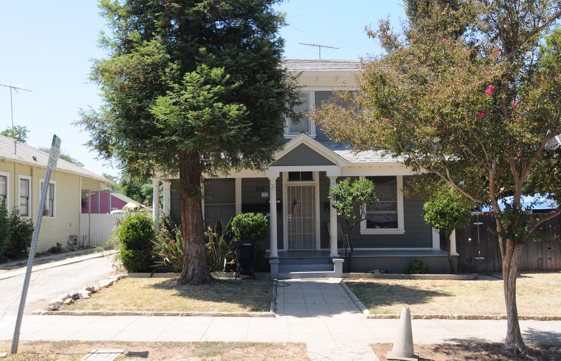 316 S 4th St in Redlands, CA - Building Photo