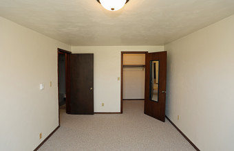 1901 Eastman Ave in Green Bay, WI - Building Photo - Interior Photo