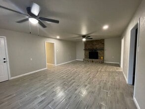 220 W Ave P in Silsbee, TX - Building Photo - Building Photo