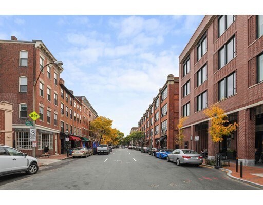 55 W Cedar St, Unit 5 in Boston, MA - Building Photo