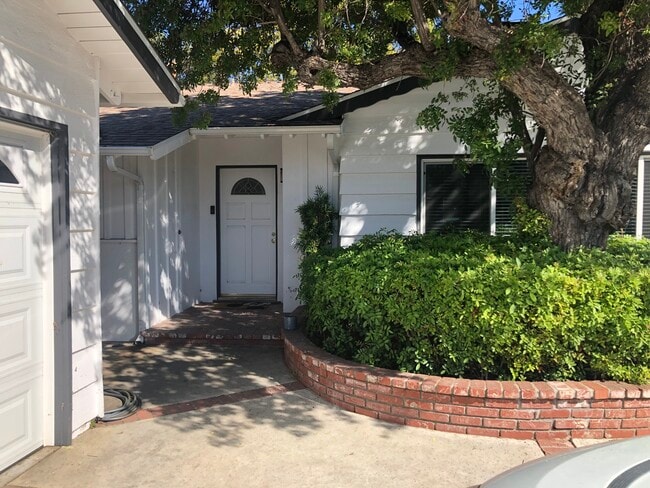 5646 Maynard Ave in Woodland Hills, CA - Building Photo - Building Photo