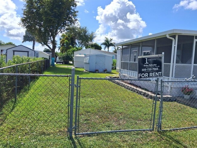 35303 SW 180th Ave in Homestead, FL - Building Photo - Building Photo