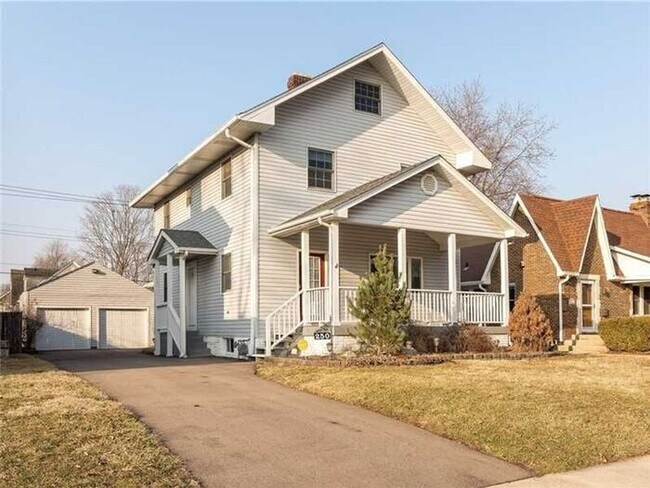 property at 250 W 44th St