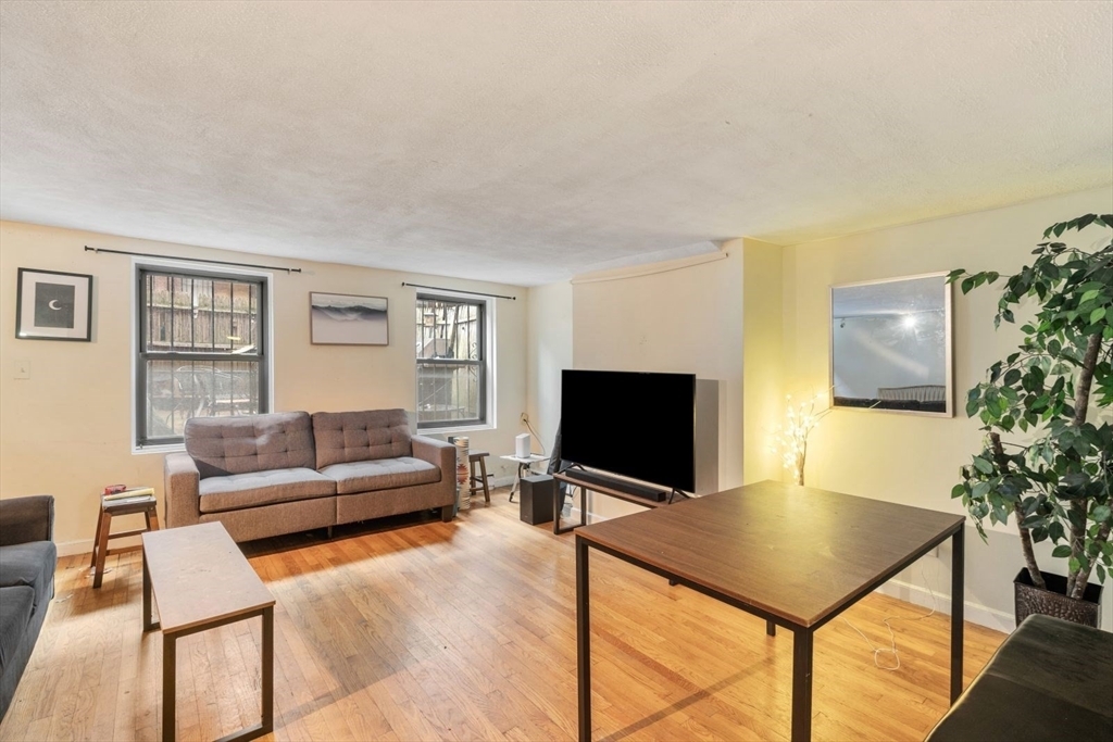 182 W Brookline St, Unit 1 in Boston, MA - Building Photo