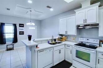 3119 Scotland Dr, Unit 2 in Edinburg, TX - Foto de edificio - Building Photo