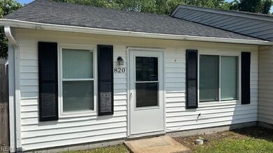 820 Stephanie Ct in Virginia Beach, VA - Building Photo - Building Photo