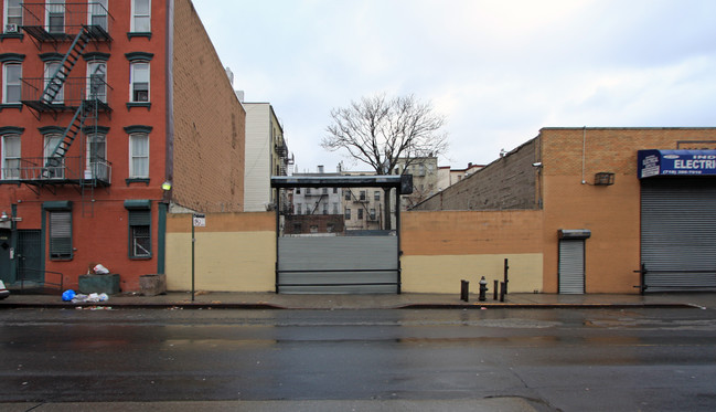 245 Johnson Ave in Brooklyn, NY - Building Photo - Building Photo