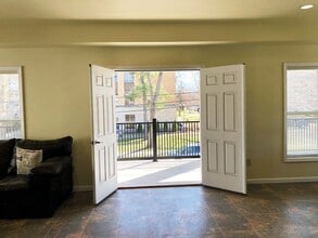 1554 4th St, Unit 1 in Charleston, IL - Foto de edificio - Building Photo