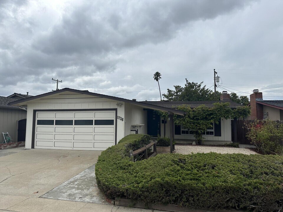 1736 Brooks St in San Mateo, CA - Building Photo