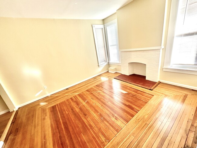135 W Main St in Waterbury, CT - Building Photo - Building Photo