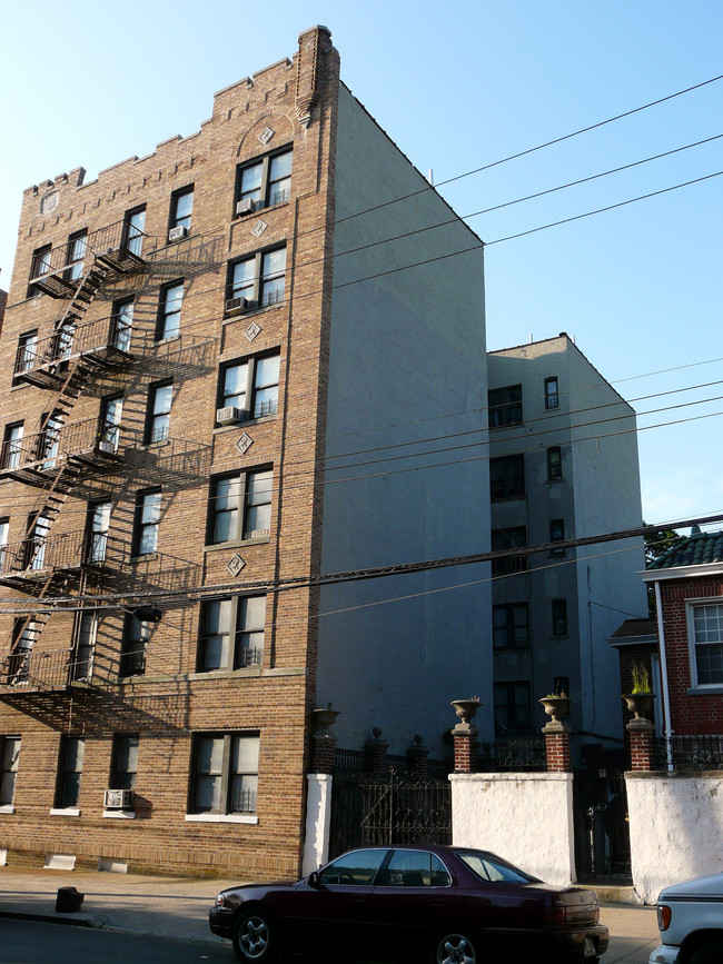 788 Arnow Ave in Bronx, NY - Building Photo - Building Photo