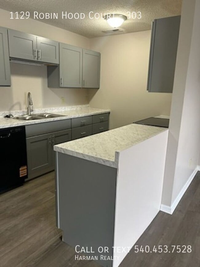 1129 Robin Hood Ct in Harrisonburg, VA - Building Photo - Building Photo