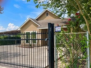 3225 Hurley St in Houston, TX - Building Photo - Building Photo
