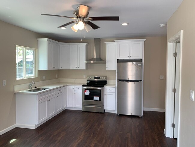 12425 Bromwich St in Los Angeles, CA - Building Photo - Building Photo