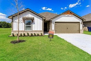 1601 Crimson Lake Blvd in El Reno, OK - Building Photo