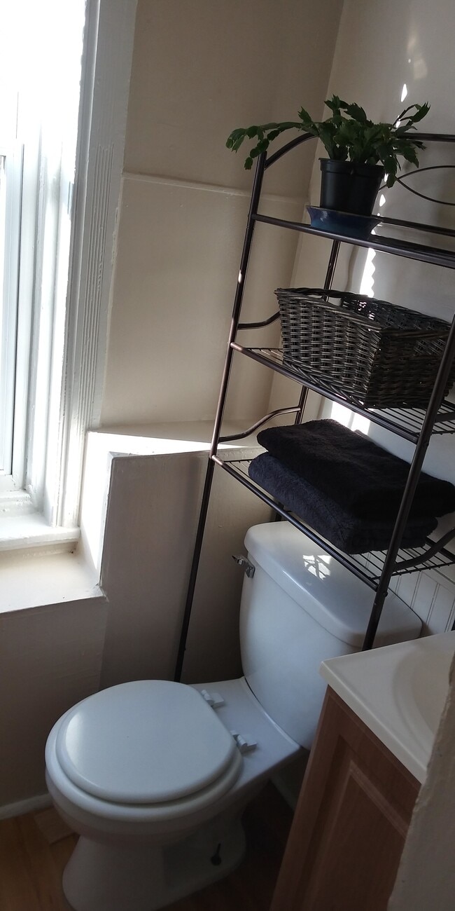 3534 N 8th St, Unit 2F in Philadelphia, PA - Building Photo - Building Photo