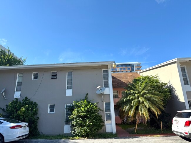 property at 1525 NW 19th Terrace